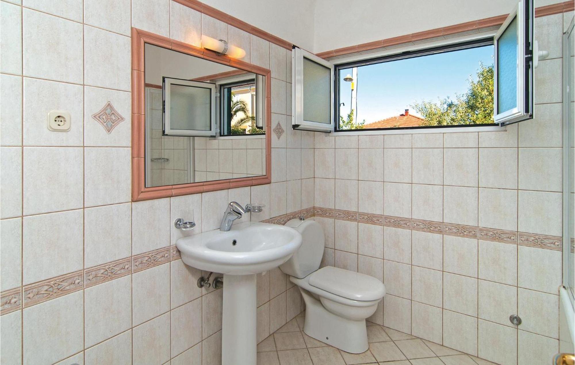 3 Bedroom Cozy Home In Supetar Dış mekan fotoğraf