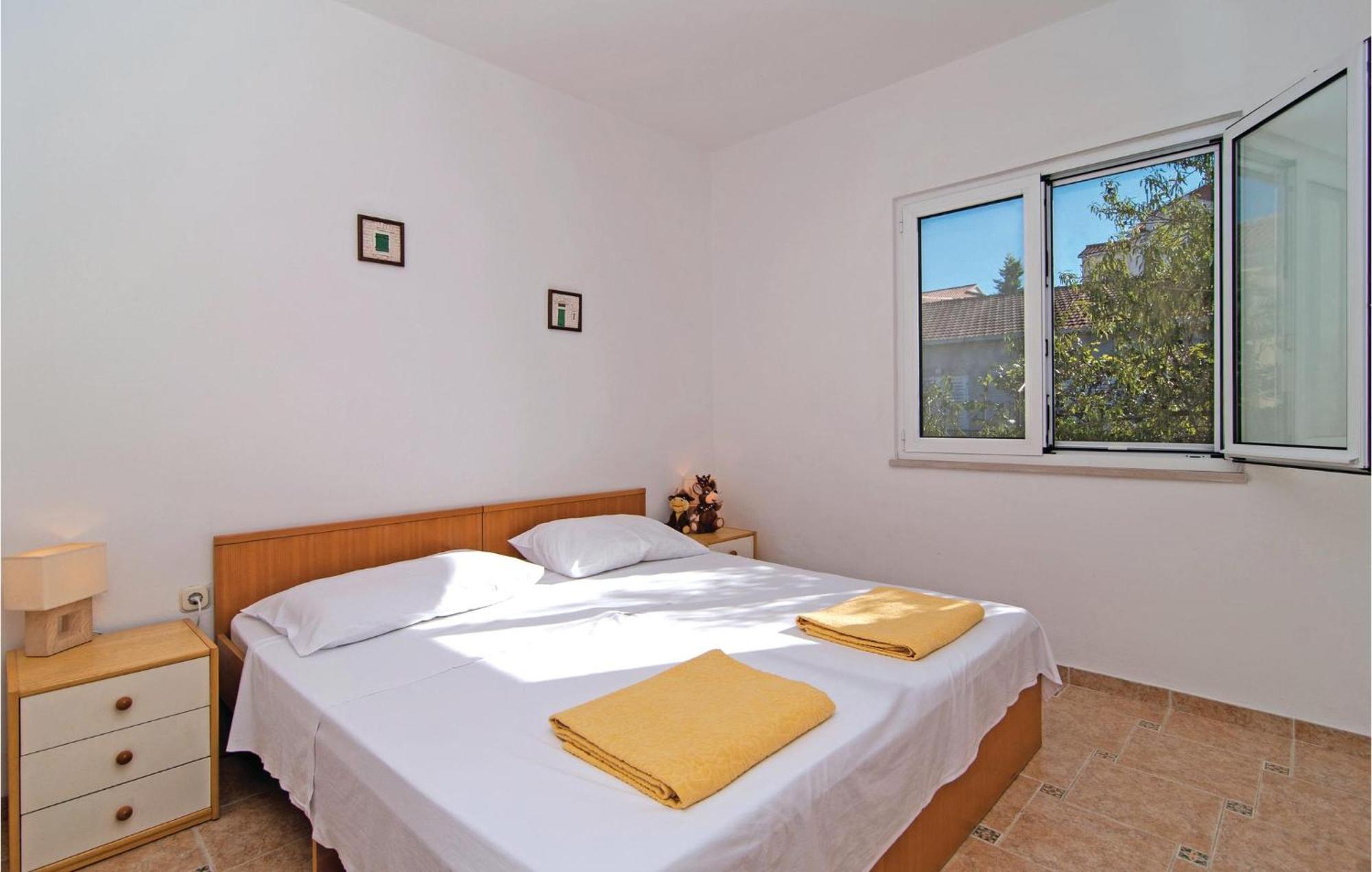 3 Bedroom Cozy Home In Supetar Dış mekan fotoğraf